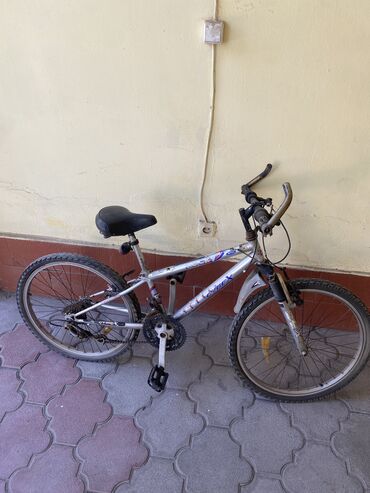 Велосипеды: Сломанный велосипед, не работают тормоза камеры лопнуты, цепь на