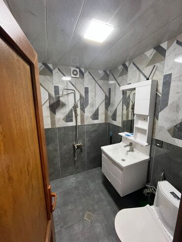 asma şkaf: İkinəfərlik çarpayı, Dolab