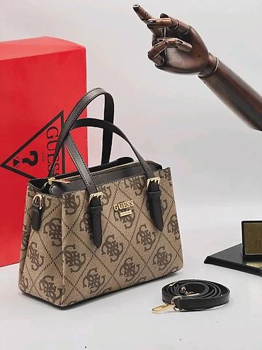 Torbe: GUESS torba – model sa monogram printom - Dizajn: klasična trapez — 5