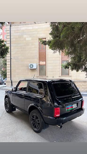 chevrolet niva satilir: LADA Niva (2qapılı, qara rəng) - Korpus: Kompakt off-road kuzov — 2