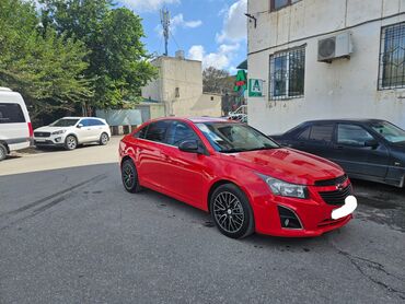 Chevrolet: Chevrolet Cruze LT sedan – parlaq qırmızı rəngdə, qara rəngli 17'' — 22