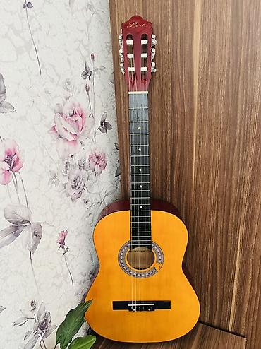 jolana gitara: Klassik gitara, 6 simli model. Şəkillərdə göründüyü kimi təbii — 1