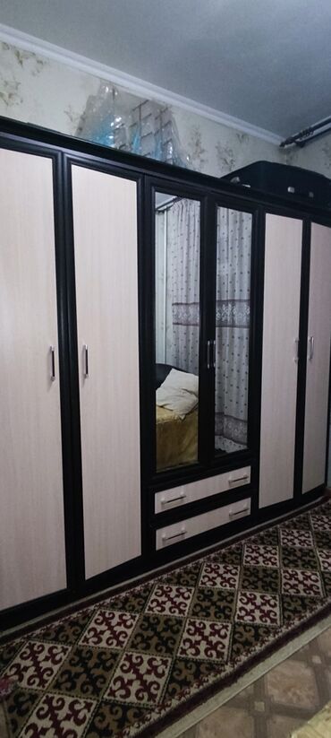 шкаф 3 дверный с зеркалом: Спальный гарнитур, Двуспальная кровать, Шкаф, Комод, Б/у