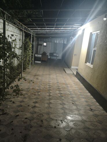 сдаётся дом в бишкеке: 85 м², 3 комнаты, Бронированные двери, Утепленный