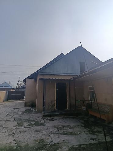 Продажа коттеджей и домов: Дом с двором и хозяйственными постройками. - Отдельно стоящее — 1