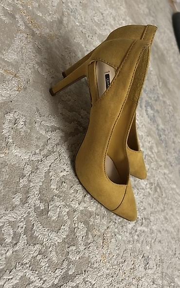 Tuflilər: Tuflilər, Stradivarius, Ölçü: 36, rəng - Sarı, İşlənmiş — 1