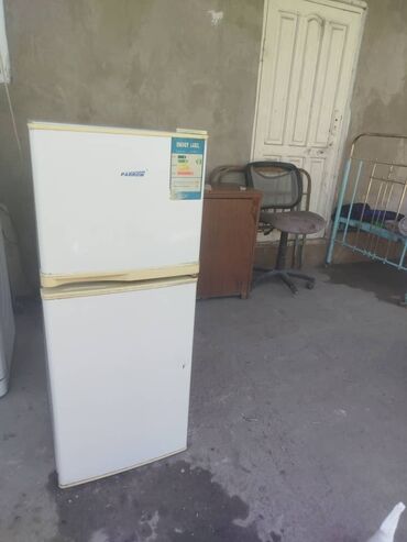 холодильник бытовой: Холодильник Б/у, Двухкамерный