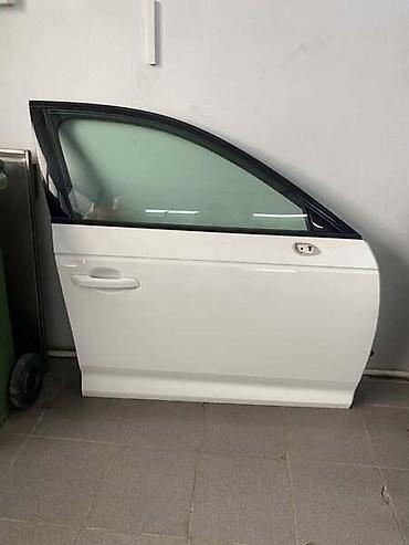 la linea slike: VRATA ZA AUDI A4 | Prednja desna vrata za Audi A4 B9 (300-H) — 2