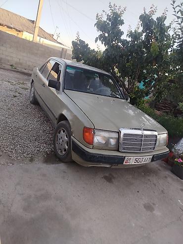 салон машины: Mercedes-Benz W124: 1984 г., Механика, Седан — 3