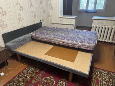 хороший матрас: Двуспальная кровать, Б/у, С матрасом, длина - 210 см