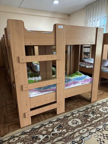 Двухъярусные детские кровати: Двухъярусная детская кровать, Б/у, ЛДСП, цвет - Коричневый
