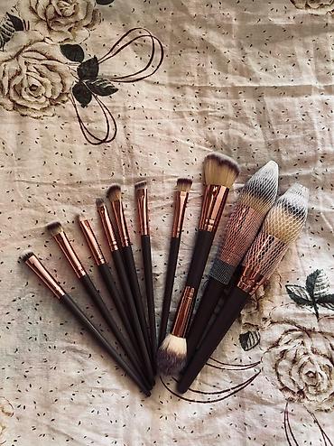 Косметика: Продается набор кистей для макияжа.Если покупаете 2 набора цена 1500 — 10