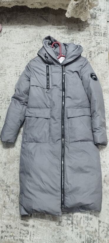 зимние куртки женские 2021 бишкек: Пуховик, По колено, XL (EU 42)