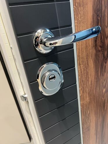 Kilid ustası xidmətləri: Xarici qapıların təmiri və defarmasiyası zamokların təmiri və — 10