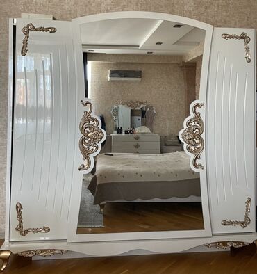 Двуспальная кровать