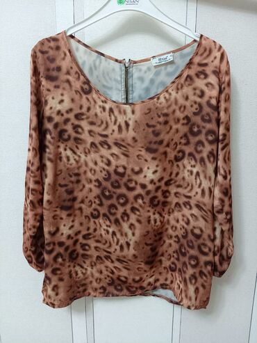 Köynək və bluzalar: Vərəqləyin. Bluzka baha alınıb 2 dəfə geyilib.M-L uyğun 12 — 4