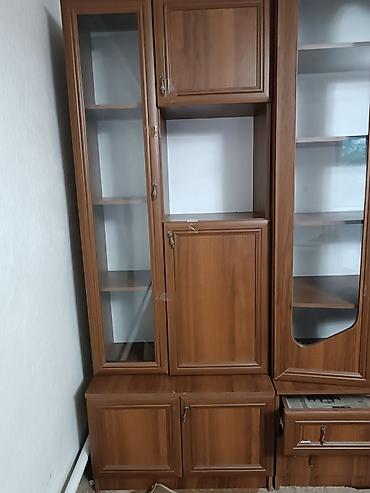 кухыный стенка: Стенка-шкаф, Тип стенки-шкафа: Горка, Для зала, Б/у, Особенности: Для хранения посуды — 4