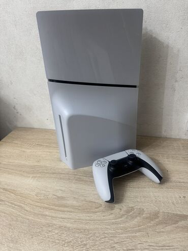 playstation 5 pro цена в бишкеке: Игровая консоль Sony PlayStation 5 в белом цвете с черными вставками