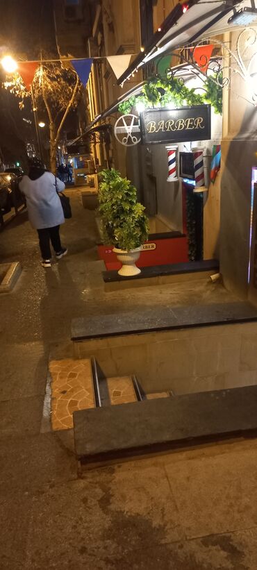 Binalar: Arendaya verilir – Mərkəzdə yerləşən yeraltı sahəsi olan barberxana — 3