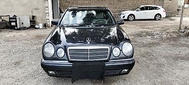 Mercedes-Benz E-Class: 2.2 l | 1999 il Sedan