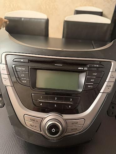 Avtomobil maqnitofonu (orijinal panel ilə) Xüsusiyyətlər: - FM/AM