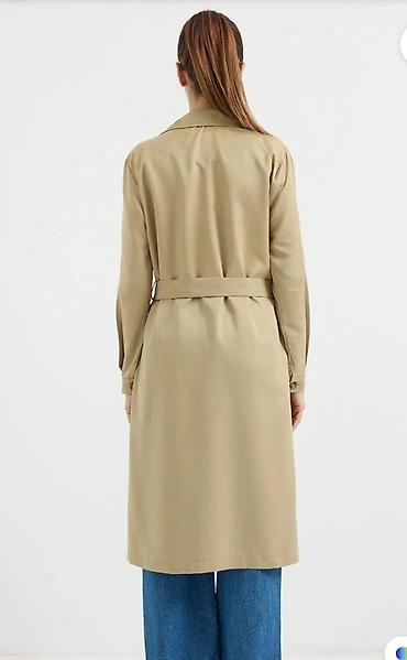 Плащи: Qadın bej trench-kot - Rəng: açıq bej/şaftalı-bej ton - Model: ikiqat — 2