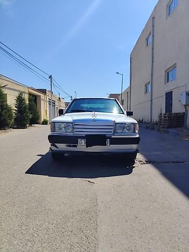 ravon 2: Mercedes-Benz 190: 2.2 l | 1984 il Sedan — 2