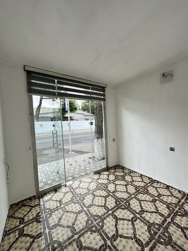 avto karavan: Paket kupçalıdır,Mərkəzi yolda,avtobus dayanacağının önündə — 3