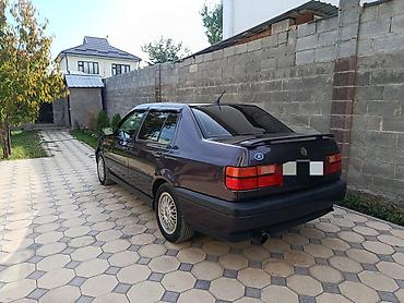 Volkswagen: Volkswagen Vento: 1994 г., 2 л, Механика, Бензин, Седан — 7