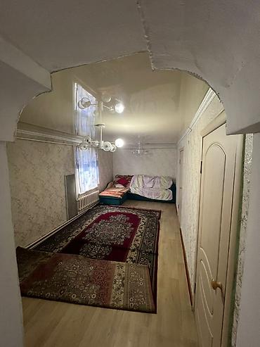 Продажа коттеджей и домов: 🏡 Продается уютный двухэтажный дом в ж/м Ак-Тилек! ✨ Отличный вариант — 10