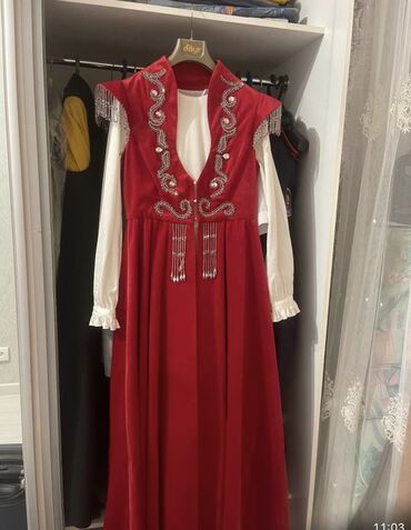 длинное красное платье: Вечернее платье, Длинная модель, Велюр, С рукавами, S (EU 36), M (EU 38)