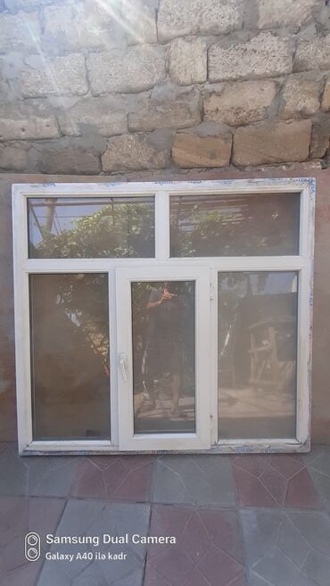 Taxta pəncərələr: Plastik pəncərə satılır.Ölçüsü 158x146 sm. Son qiymət 80 AZN.Ciddi