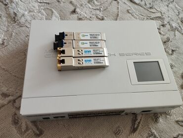Модемы и сетевое оборудование: Продаю коммутатор MikroTik Cloud Switch Series CRS212-1G-10S-1S+IN Он