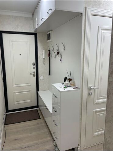 продам 3 х ком кв в мкр: 2 комнаты, 46 м², 104 серия, 3 этаж, Евроремонт