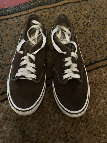женские безрукавки: Эркектердин кроссовкасы, 35, Vans, Колдонулган, түсү - Күрөң