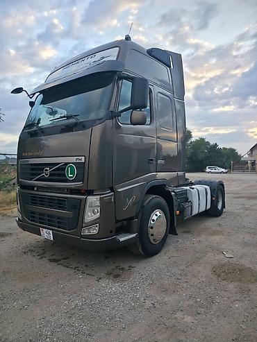 Volvo: Тягач, Volvo, 2012 г., Тентованный — 3