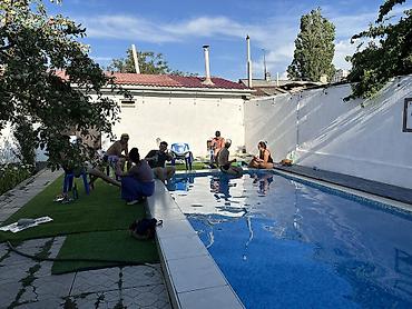 osh hostel: Сдаем койко место в гостевом доме на длительный срок Только — 1