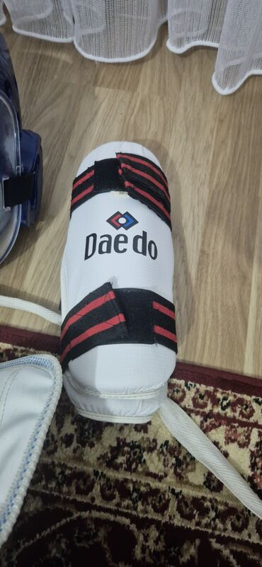 Qoruyucu aksesuarlar: Taekvondo üçün tam qoruyucu dəst – Daedo Komplektin tərkibi: - Daedo — 6