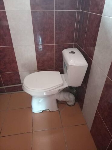 Унитазы: Компактный напольный унитаз-комплект с бачком и сиденьем. Основные