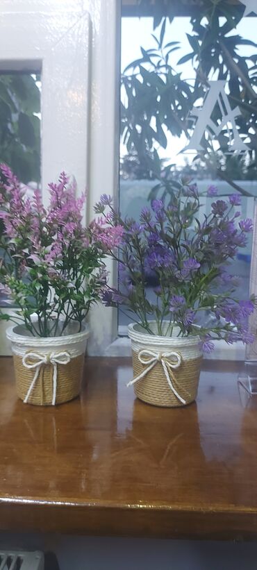 Фиалки: Продаю искуственные декоративные цветы 4шт, горшочки ручной работы