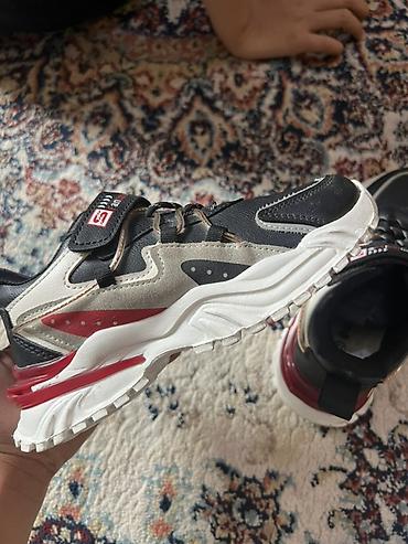 кеды reebok: Детские кроссовки размер 31. - Цвет: черный с серыми и красными — 1