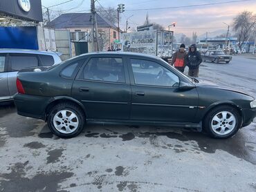 Opel: Opel Vectra: 2001 г., 1.8 л, Механика, Бензин, Седан