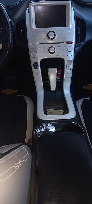 Chevrolet: Chevrolet Volt – plug-in hibrid liftbek - Kuzov: 5 qapılı liftbek, ağ — 9