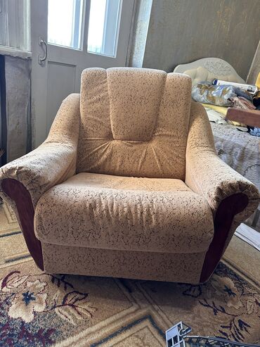 мягкая мебель бишкек: Классическое кресло, Для зала, Б/у