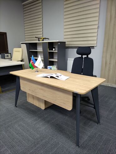 Ofis masaları: Yeni, İşçi üçün, Künc masa
