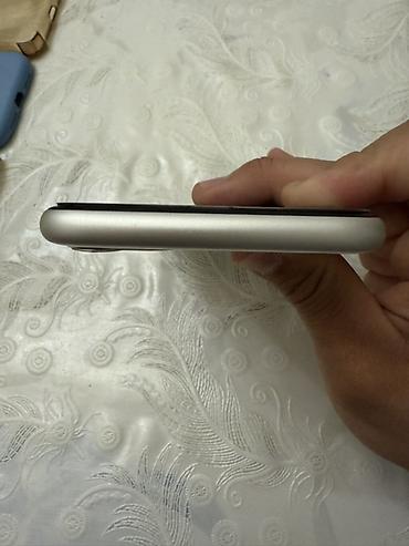 Apple iPhone: IPhone 11, Б/у, 128 ГБ, Белый, Зарядное устройство, Защитное стекло, Чехол, 77 % — 5