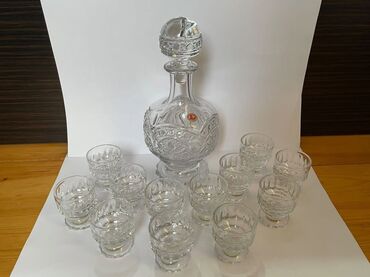 Digər içki üçün qablar: İçki qabı 12 rumkası ilə birgə. Rus xrustalıdır. Yeni, istifadə