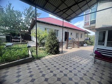 Продажа коттеджей и домов: Продается дом в селе орто-сай, участок 11 соток, в участке 2 дома 1-но — 8