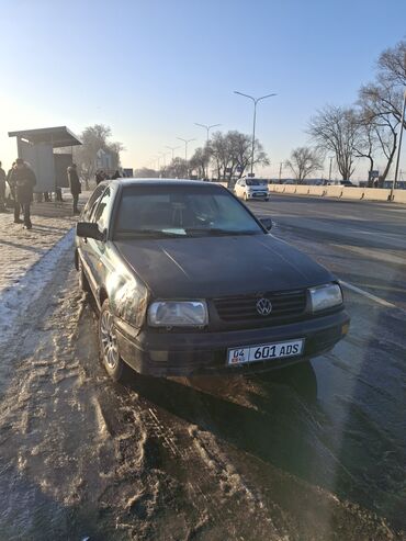 Volkswagen: Volkswagen Vento: 1996 г., 1.8 л, Механика, Бензин