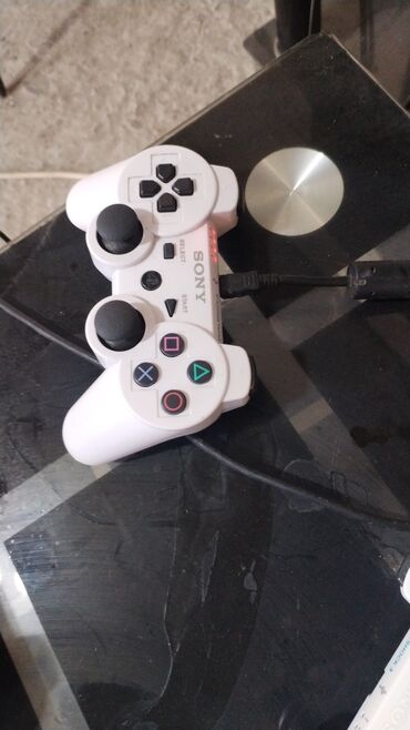 PS3 (Sony PlayStation 3): Sony PlayStation 3 (PS3) Slim oyun konsolu Xüsusiyyətlər: - PS3 Slim — 4